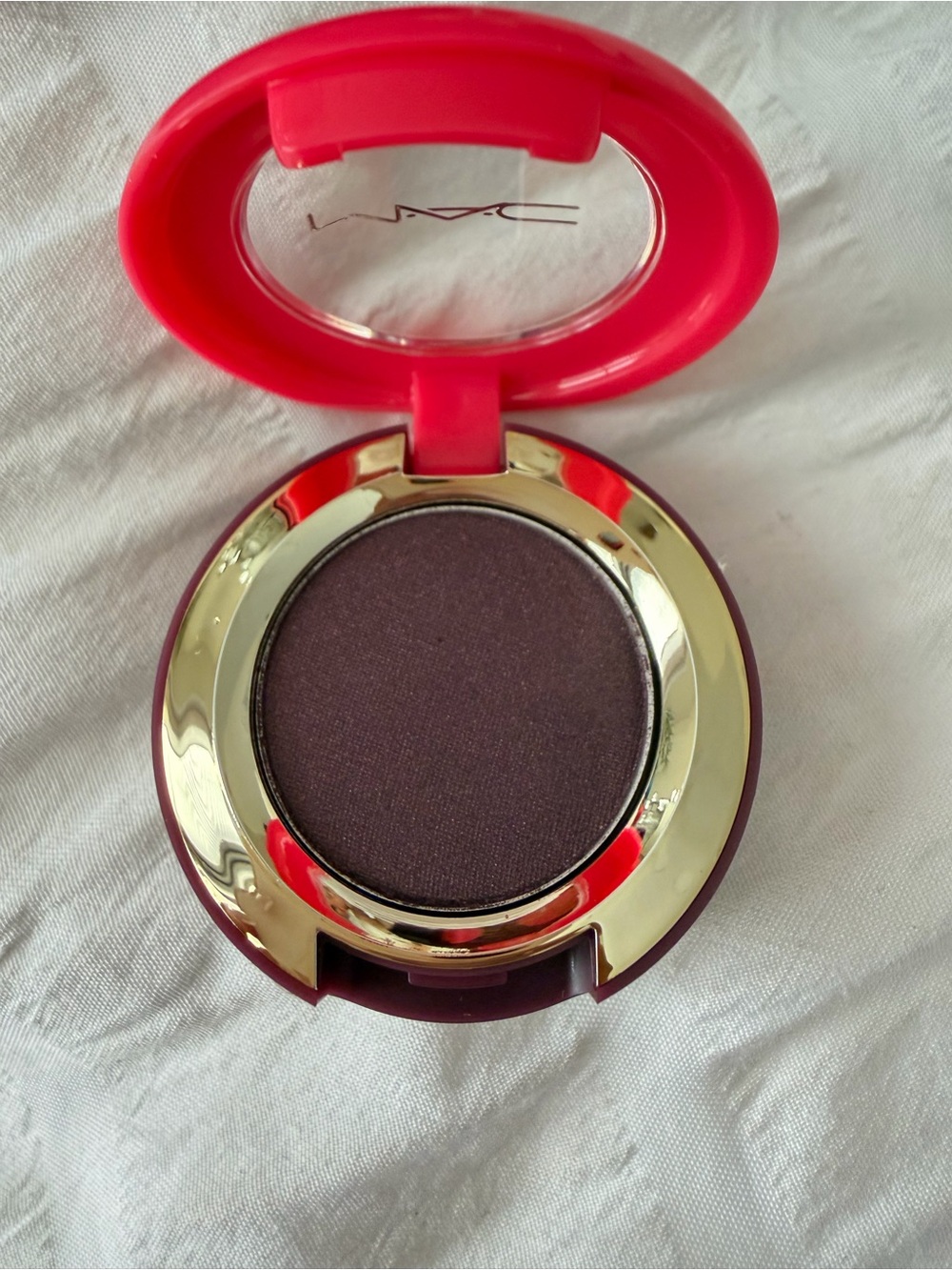 MAC Magic Dust Eyeshadow - dark lullaby